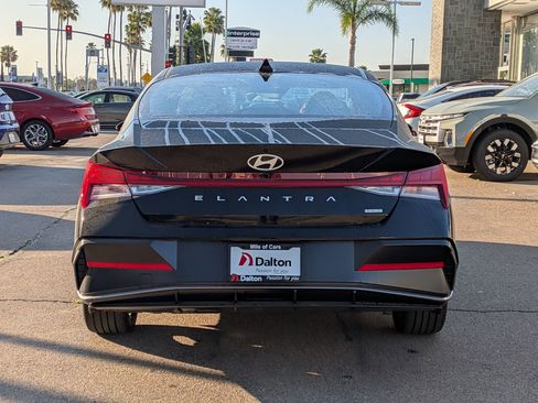 New 2026 Hyundai Elantra Limited FWD image 3