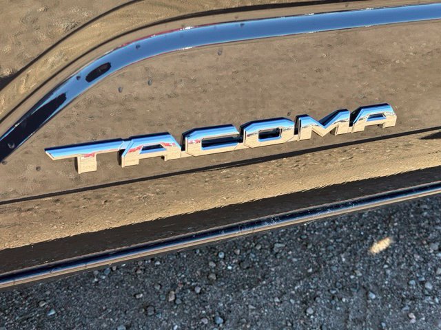 Used 2025 Toyota Tacoma SR5 AWD/4WD image 11