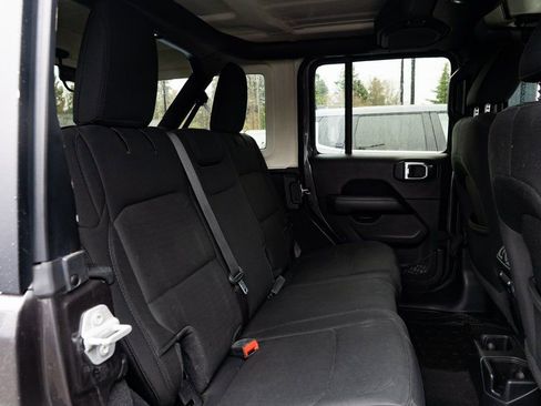 Used 2020 Jeep Wrangler Unlimited Sahara AWD/4WD image 22
