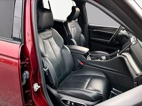 Used 2023 Jeep Grand Cherokee Overland w/ Advanced Protech Group III image 20