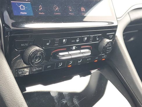 Certified 2024 Jeep Grand Cherokee Limited w/ Luxury Tech Group II AWD/4WD image 35