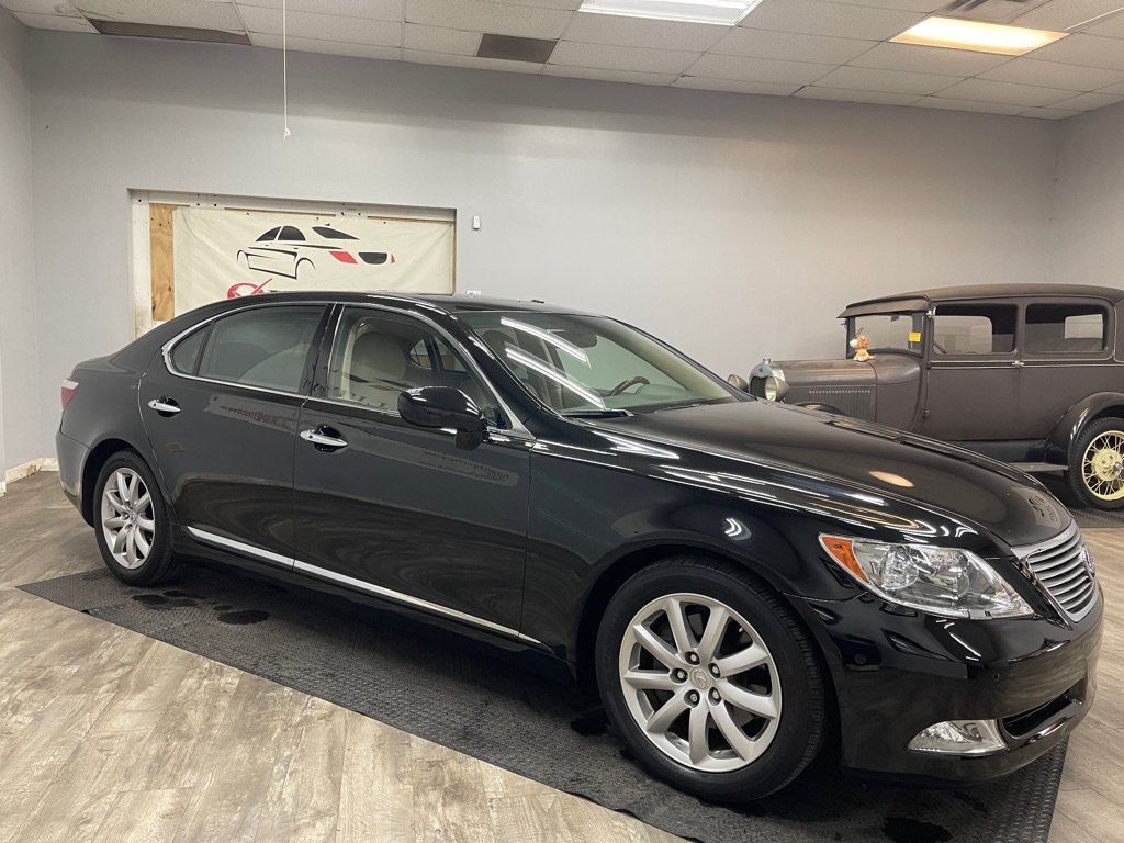 Used 2009 Lexus LS 460 L w/ Executive Class Seating Pkg RWD image 4