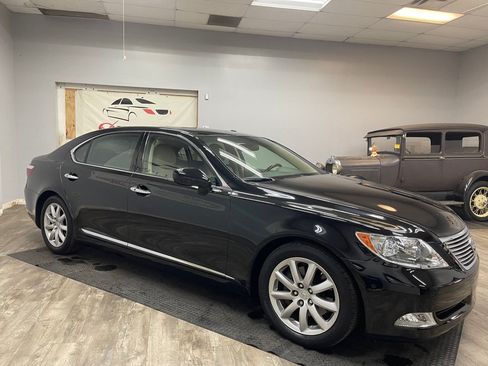 Used 2009 Lexus LS 460 L w/ Executive Class Seating Pkg RWD image 4