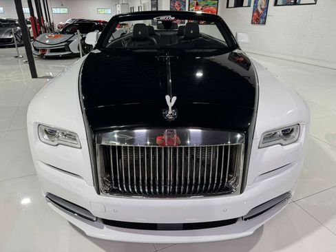 Used 2019 Rolls-Royce Dawn image 2