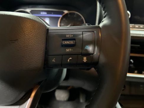 Used 2025 Nissan Rogue SV FWD image 24