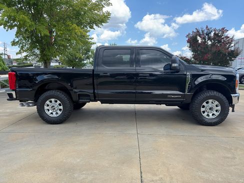 Used 2023 Ford F250 XLT AWD/4WD image 5