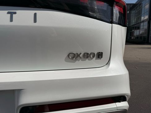 Used 2025 INFINITI QX80 Sensory image 7