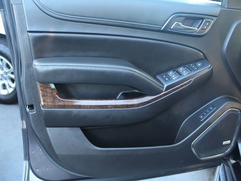 Used 2018 Chevrolet Tahoe LT image 13