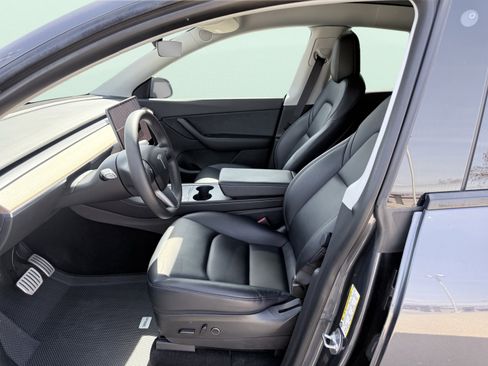 Used 2022 Tesla Model Y Performance image 21