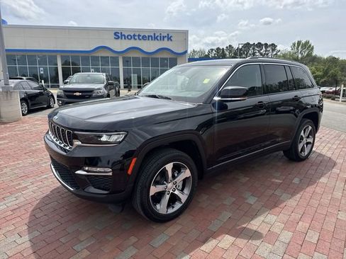 Used 2023 Jeep Grand Cherokee Limited w/ Luxury Tech Group II AWD/4WD image 1