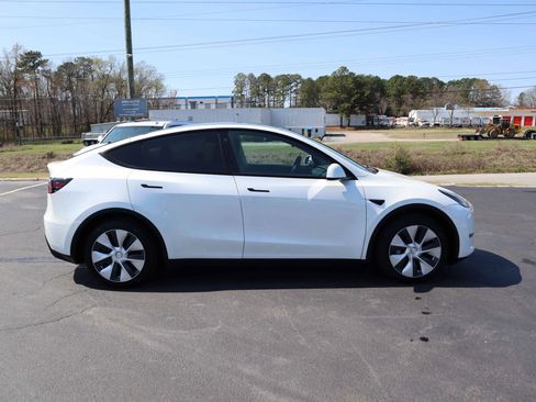 Used 2020 Tesla Model Y Long Range image 11