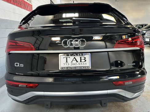 Used 2023 Audi Q5 2.0T Premium w/ Convenience Package AWD/4WD image 4