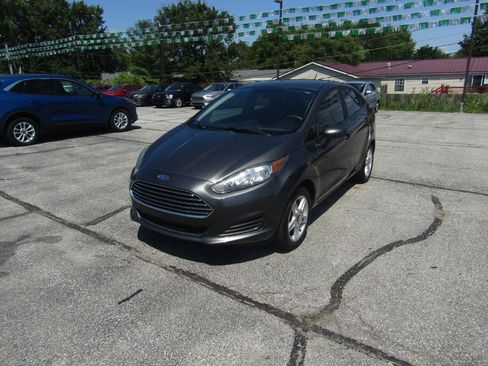 Used 2019 Ford Fiesta SE FWD image 3