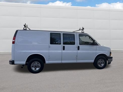 Used 2018 GMC Savana 2500 w/ Enhanced Convenience Package image 8