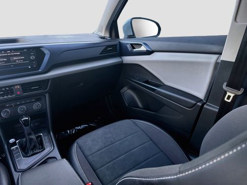 Certified 2022 Volkswagen Taos SE FWD image 21