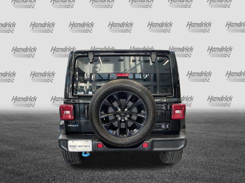 Used 2022 Jeep Wrangler Unlimited Sahara w/ Cold Weather Group AWD/4WD image 9