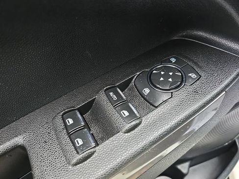 Used 2021 Ford EcoSport SES image 13