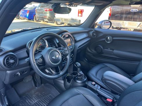Used 2018 MINI Cooper 2-Door Hardtop image 11