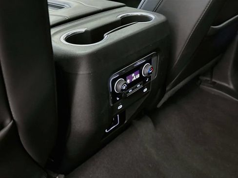 Used 2022 Chevrolet Suburban Z71 w/ Z71 Off-Road Package AWD/4WD image 28