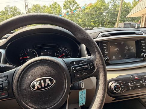 Used 2018 Kia Sorento FWD image 27
