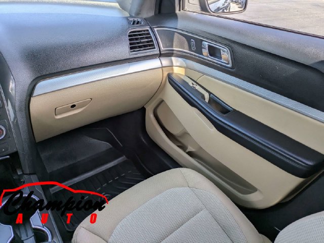 Used 2017 Ford Explorer XLT FWD image 21