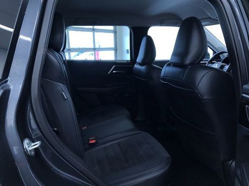 Used 2025 Mitsubishi Outlander SE AWD/4WD image 21