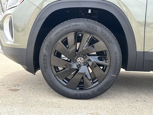 New 2026 Volkswagen Atlas SE image 9