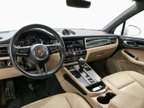 Certified 2024 Porsche Macan AWD/4WD image 13