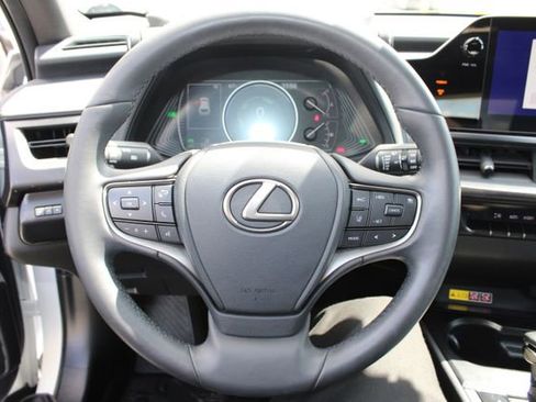 Used 2023 Lexus UX 250h FWD image 16
