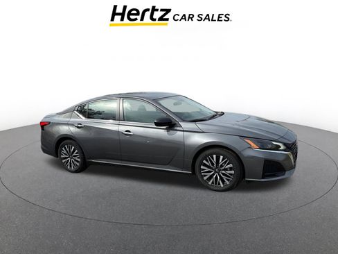 Used 2025 Nissan Altima 2.5 SV image 1