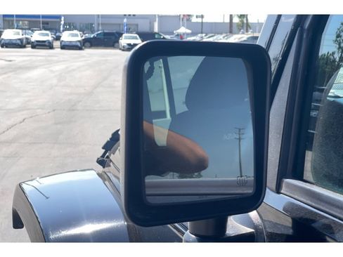 Used 2017 Jeep Wrangler Unlimited Sahara w/ Connectivity Group AWD/4WD image 46
