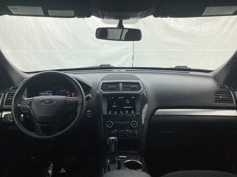 Used 2018 Ford Explorer XLT w/ Equipment Group 201A image 28