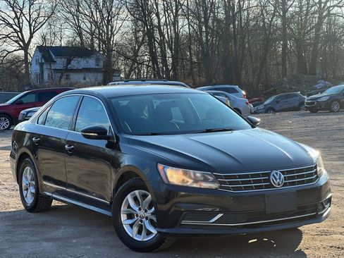 Used 2016 Volkswagen Passat 1.8T S FWD image 8