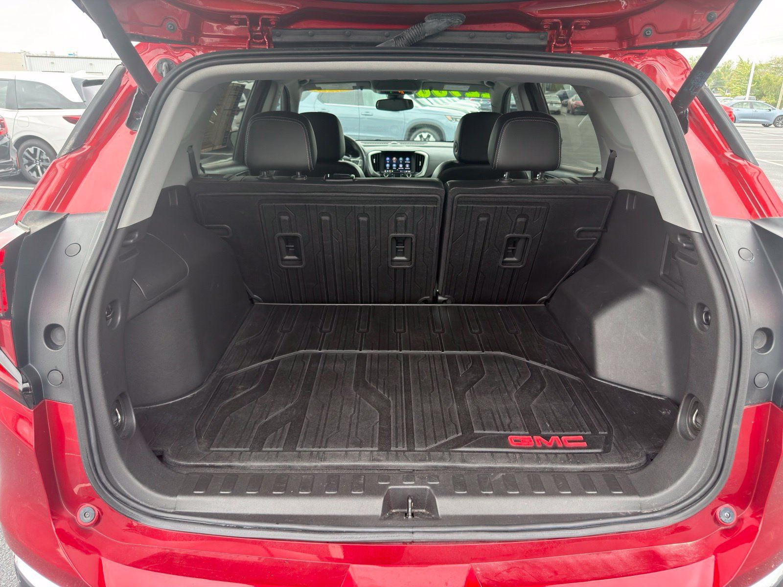 Used 2023 GMC Terrain SLT w/ Infotainment Package II FWD image 30