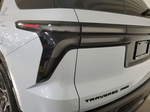 Used 2026 Chevrolet Traverse RS image 30