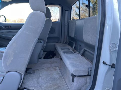 Used 2005 Toyota Tacoma Base image 24