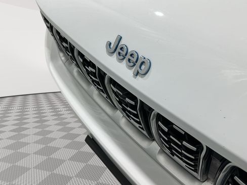 Used 2023 Jeep Grand Cherokee Summit w/ Luxury Tech Group V image 27