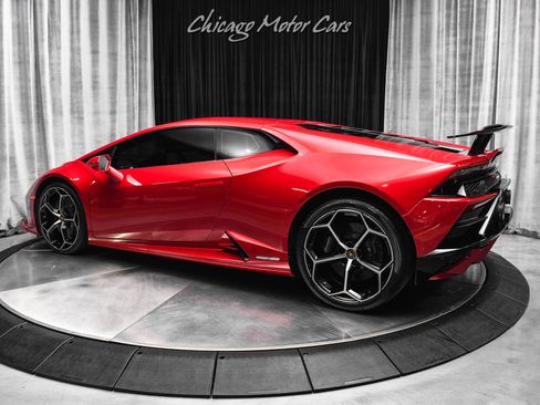 Used 2020 Lamborghini Huracan EVO image 3
