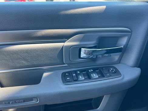 Used 2018 RAM 1500 Classic SLT AWD/4WD image 8