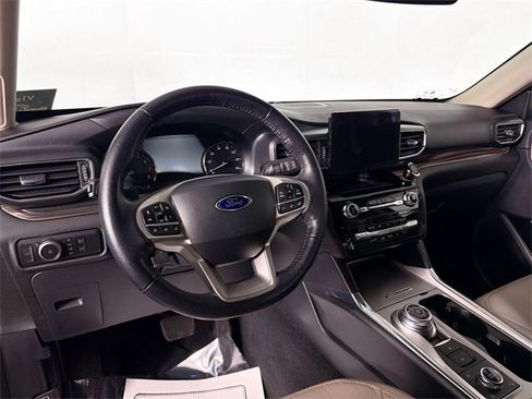 Used 2022 Ford Explorer Limited image 9