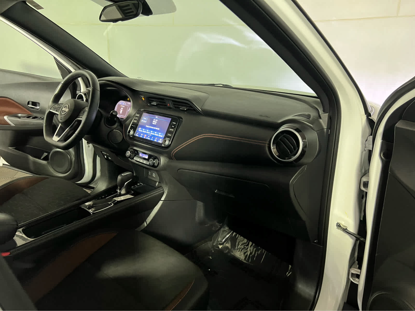 Certified 2024 Nissan Kicks SR FWD image 27