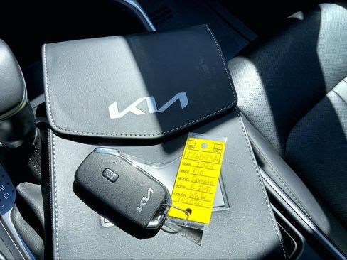 Used 2023 Kia Sorento S w/ Panoramic Sunroof Package FWD image 13