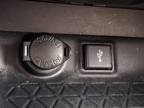 Used 2021 Toyota RAV4 XLE AWD/4WD image 26