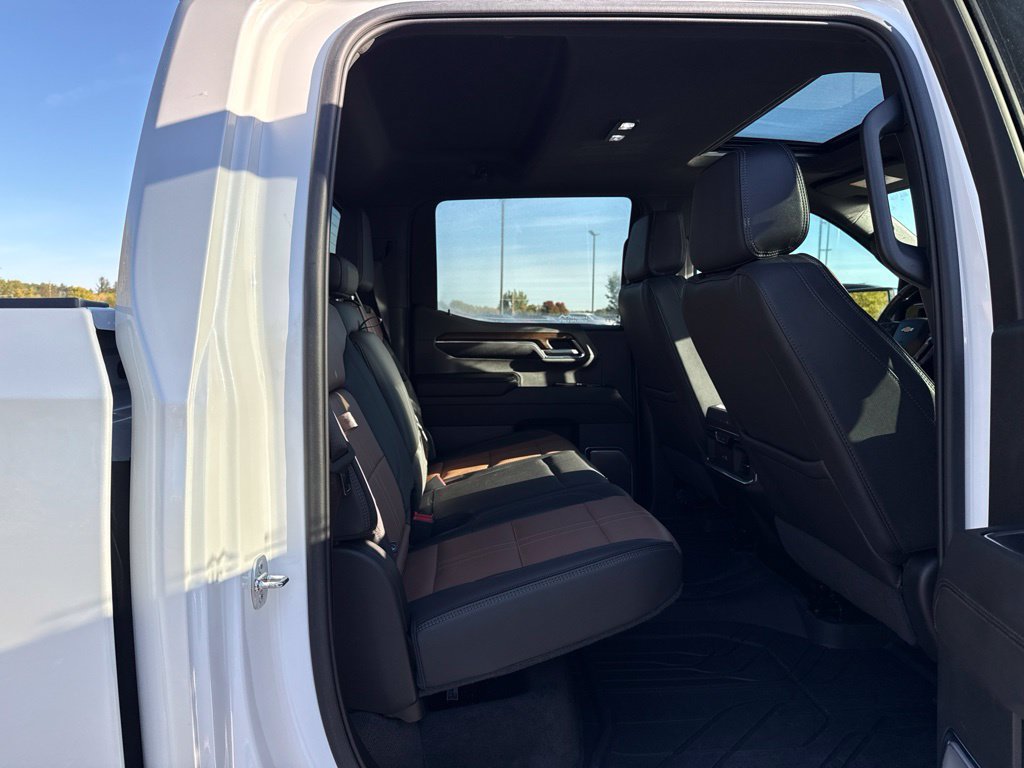 Used 2024 Chevrolet Silverado 1500 High Country AWD/4WD image 13
