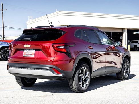 Used 2025 Chevrolet Trax LT w/ Driver Confidence Package image 5