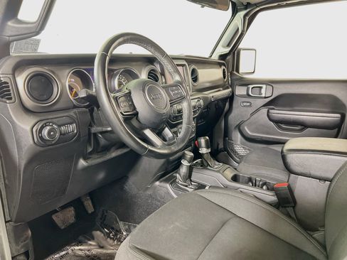 Used 2022 Jeep Wrangler Sport AWD/4WD image 9