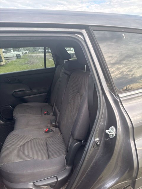 Used 2021 Toyota Highlander LE FWD image 6