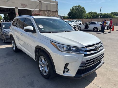 Used 2017 Toyota Highlander Limited FWD image 3
