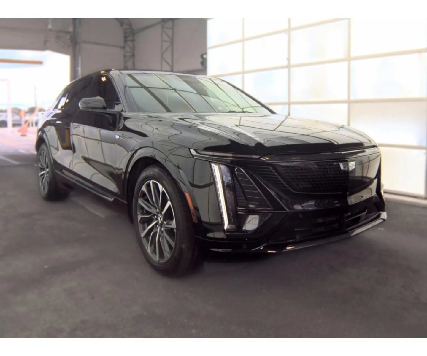 Used 2024 Cadillac Lyriq Sport RWD image 2