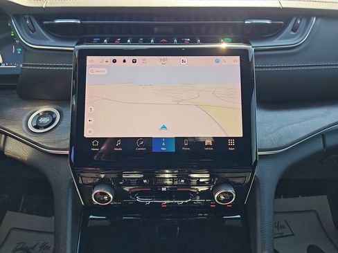 Used 2022 Jeep Grand Cherokee Overland w/ Luxury Tech Group IV image 23